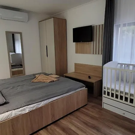 Csaladi Kikoeto Apartman Gyula Exterior photo
