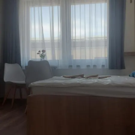 Csaladi Kikoeto Apartman Gyula Exterior photo