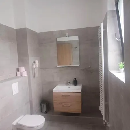 Csaladi Kikoeto Apartman Gyula Exterior photo