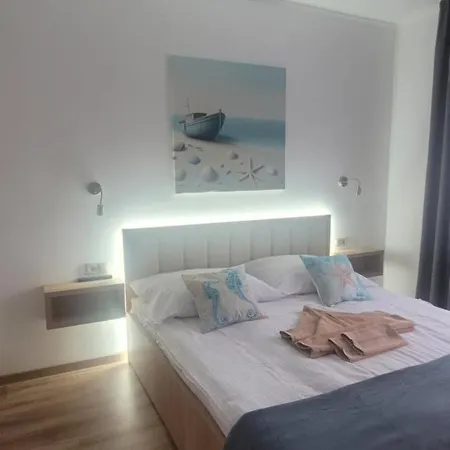 Csaladi Kikoeto Apartman Gyula Exterior photo