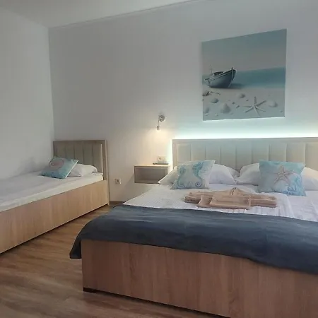 Csaladi Kikoeto Apartman Gyula Exterior photo
