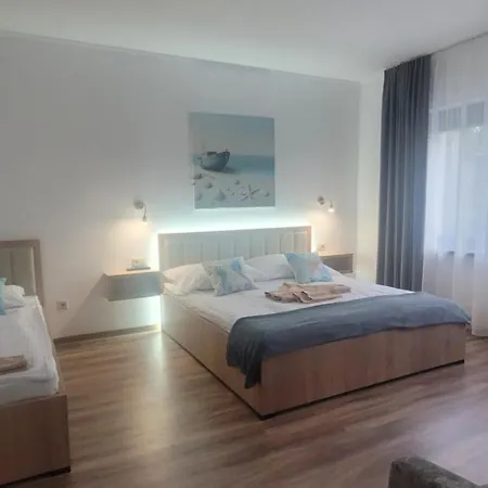 Csaladi Kikoeto Apartman Gyula Exterior photo