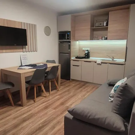 Csaladi Kikoeto Apartman Gyula Exterior photo