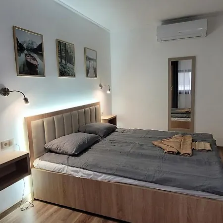 Csaladi Kikoeto Apartman Gyula Exterior photo