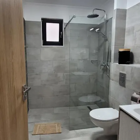 Csaladi Kikoeto Apartman Gyula Exterior photo