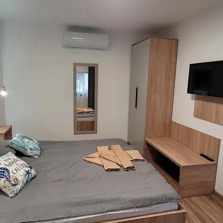 Csaladi Kikoeto Apartman Gyula Exterior photo