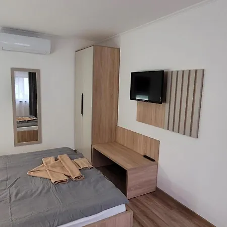 Csaladi Kikoeto Apartman Gyula Exterior photo