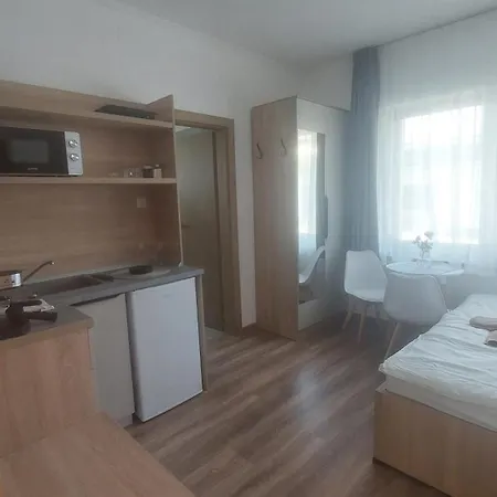 Csaladi Kikoeto Apartman Gyula Exterior photo