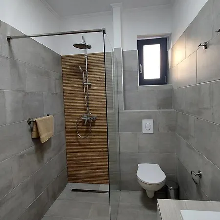 Csaladi Kikoeto Apartman Gyula Exterior photo