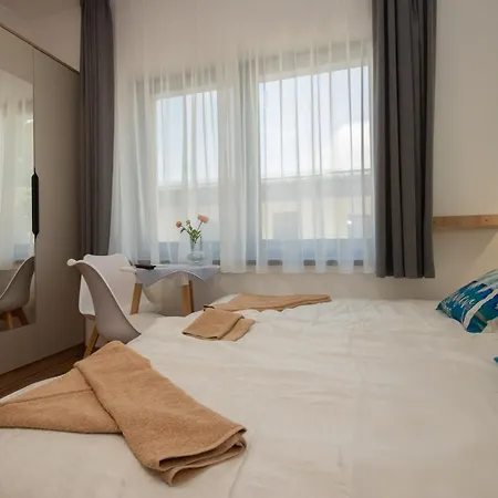 Csaladi Kikoeto Apartman Gyula Exterior photo
