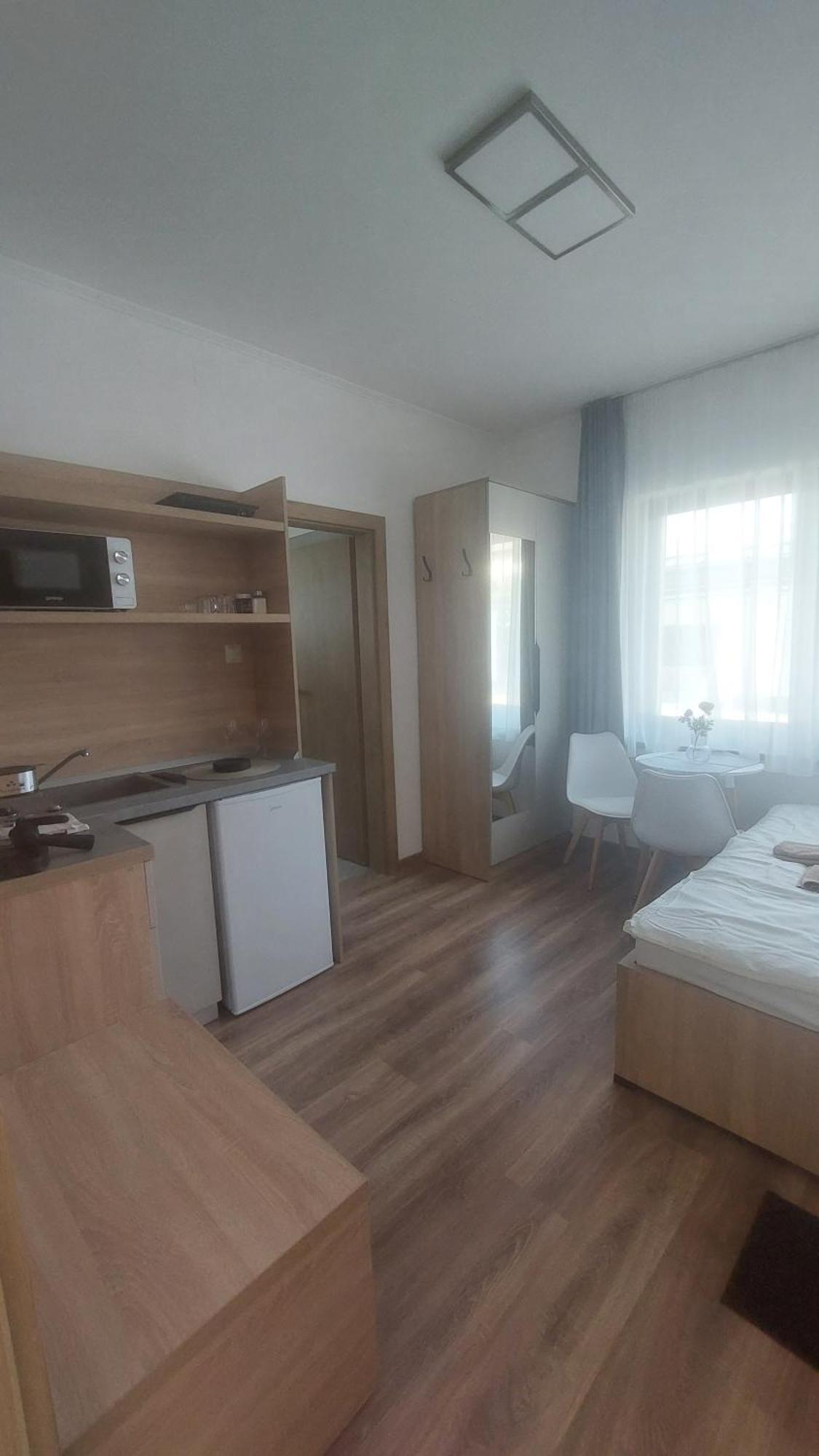 Csaladi Kikoeto Apartment *