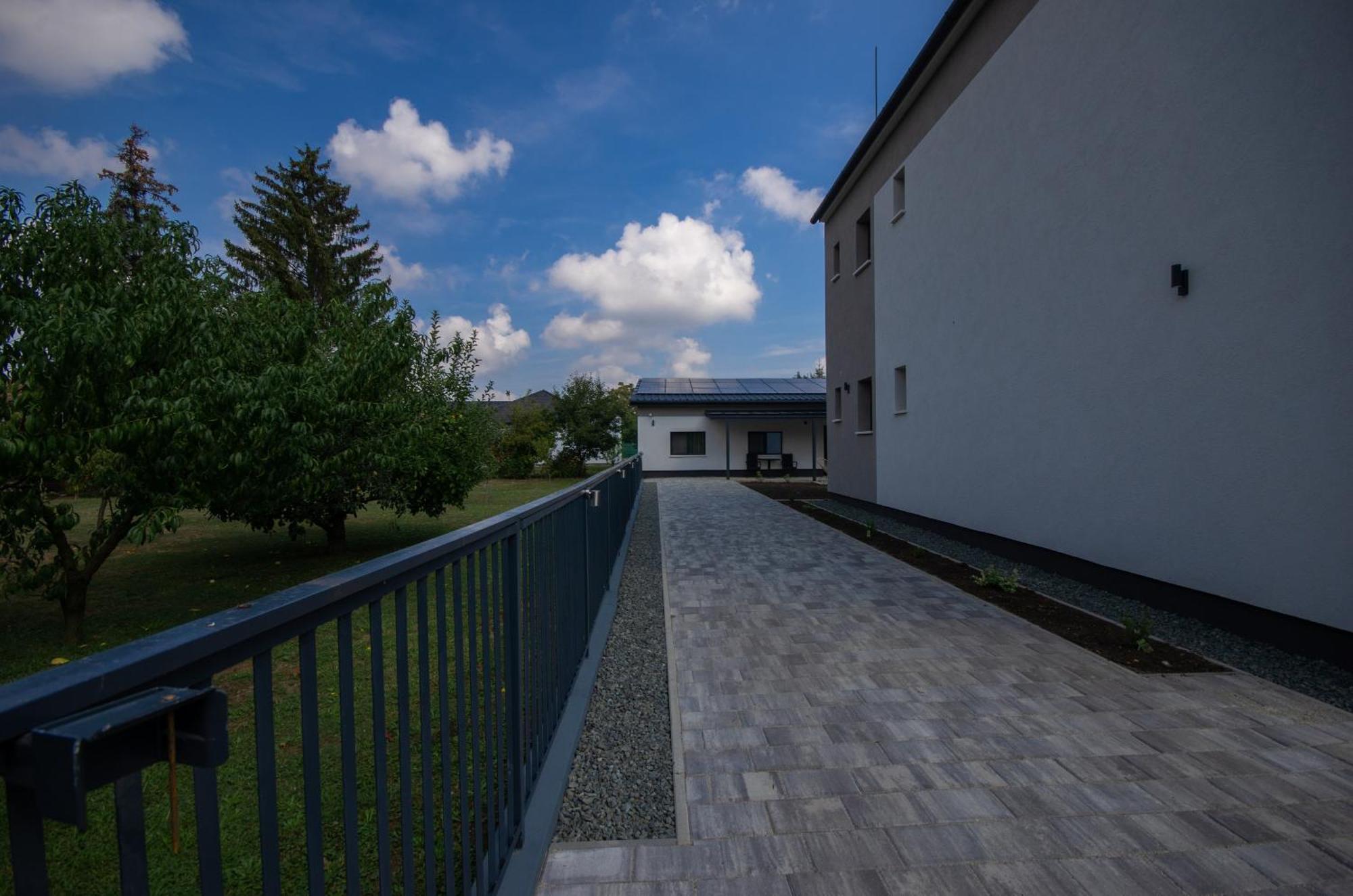 Csaladi Kikoeto Apartment Gyula